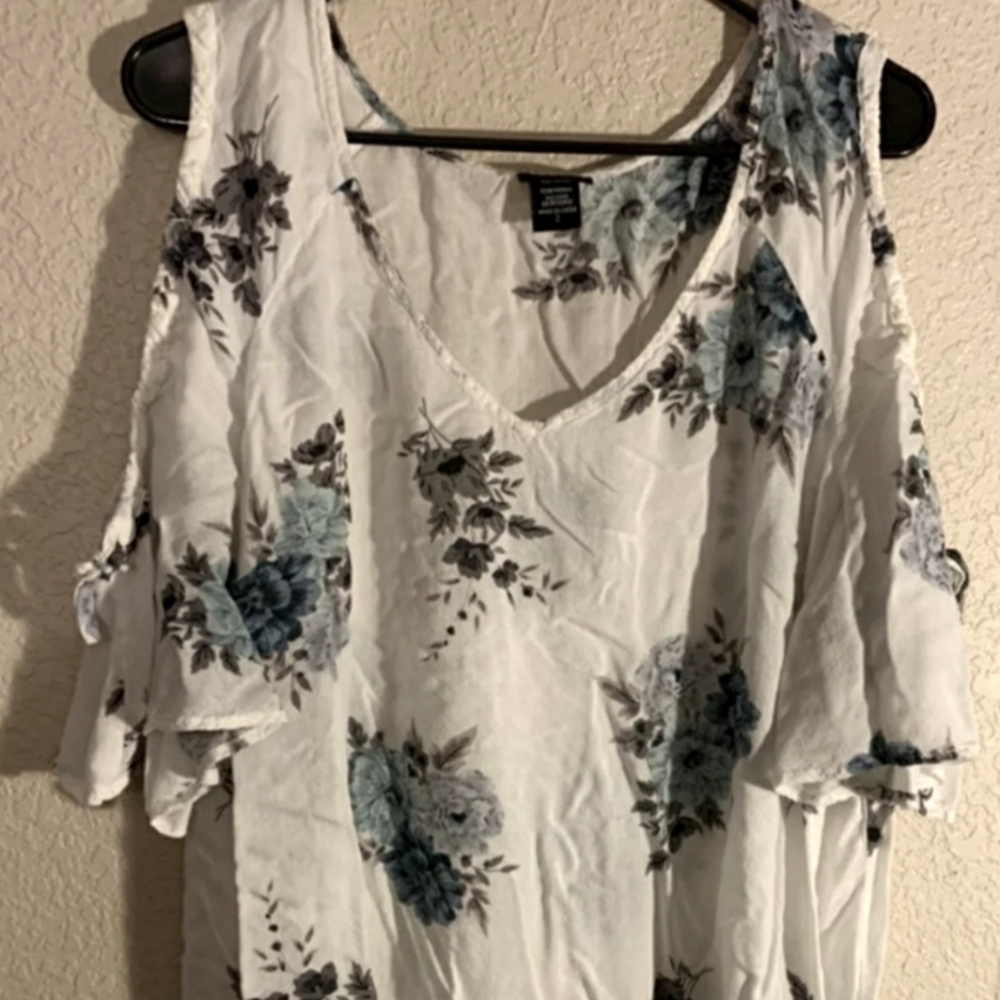 Cold shoulder top